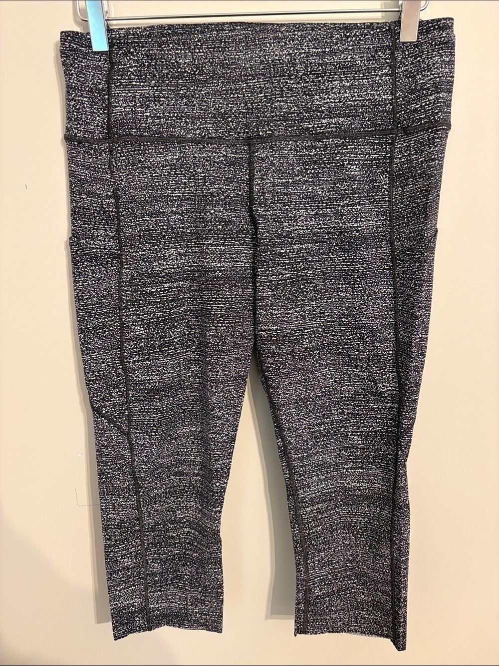 Lululemon Fast and Free High-Rise 19” Crop Leggings in Air Time White Black